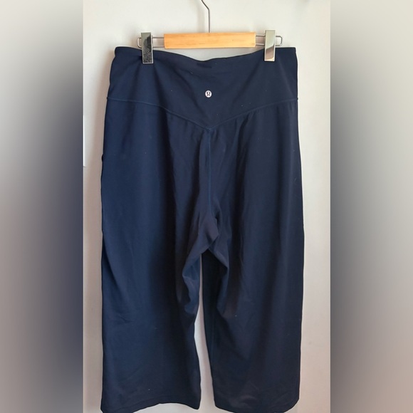 Lululemon Athletica Dark Blue Capris wide leg - Picture 4 of 5